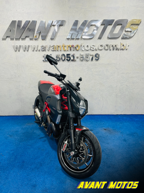 Foto Miniatura Ducati DIAVEL CARBON ABS 2012