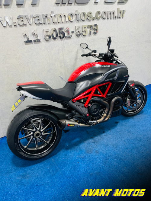 Foto Miniatura Ducati DIAVEL CARBON ABS 2012