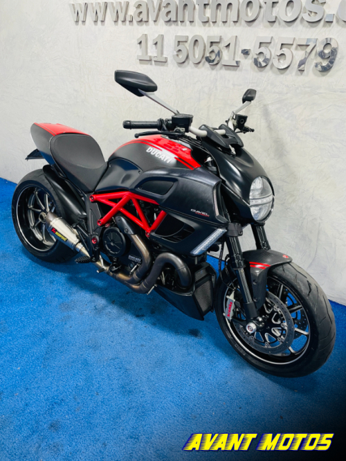 Foto Miniatura Ducati DIAVEL CARBON ABS 2012