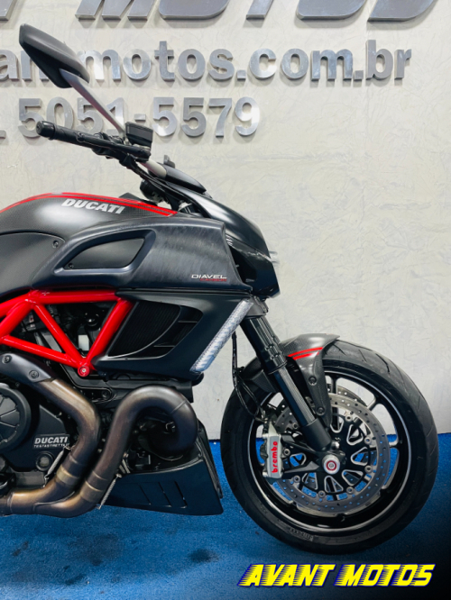 Foto Miniatura Ducati DIAVEL CARBON ABS 2012