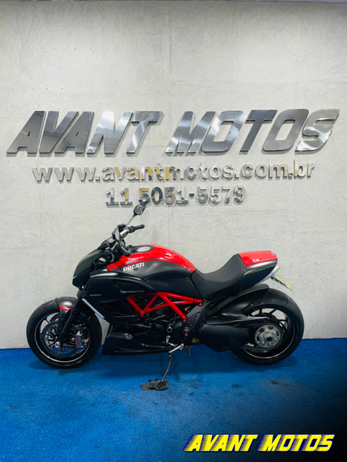 Foto Miniatura Ducati DIAVEL CARBON ABS 2012