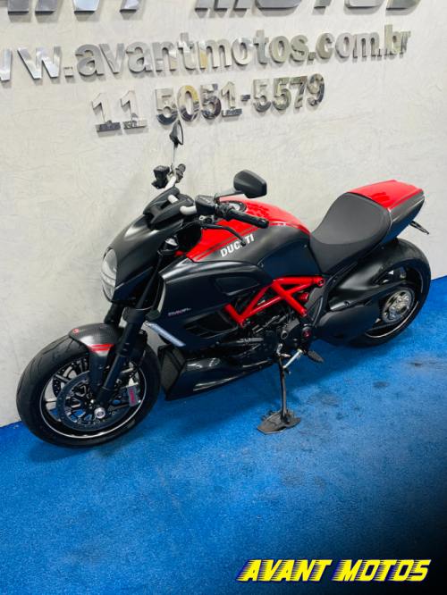 Foto Miniatura Ducati DIAVEL CARBON ABS 2012
