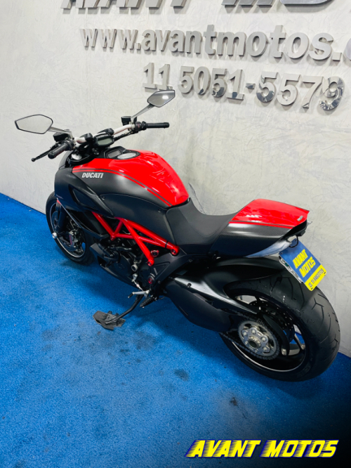 Foto Miniatura Ducati DIAVEL CARBON ABS 2012