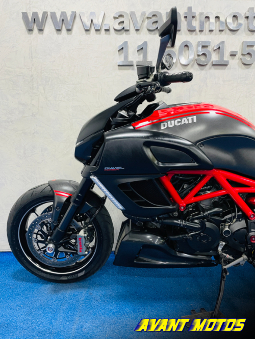 Foto Miniatura Ducati DIAVEL CARBON ABS 2012