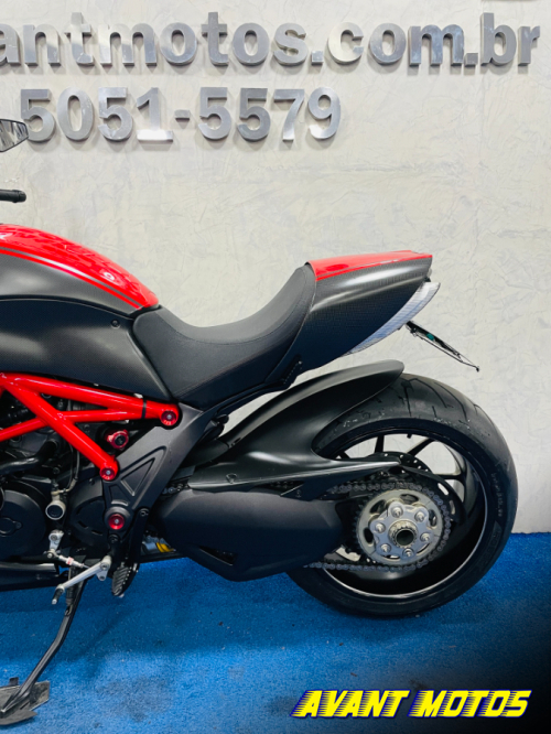 Foto Miniatura Ducati DIAVEL CARBON ABS 2012