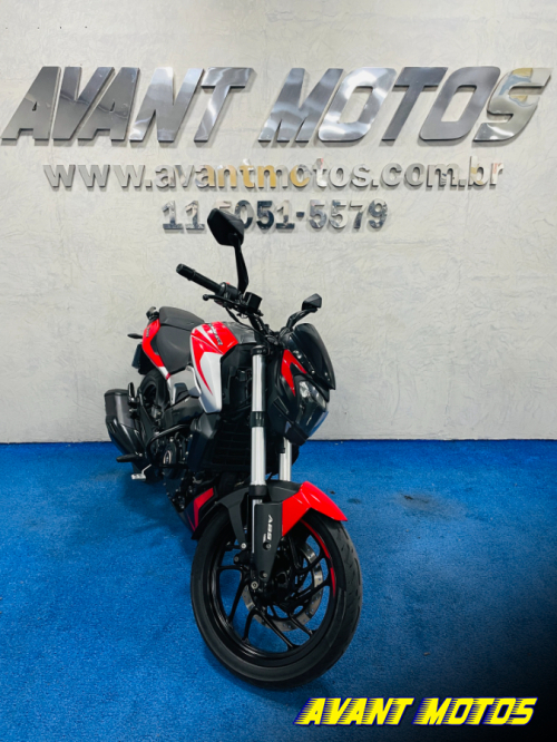 Foto Miniatura Bajaj DOMINAR D250 2025