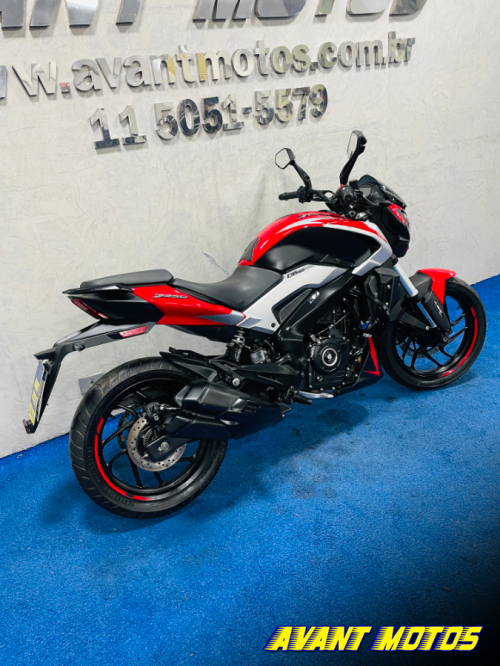 Foto Miniatura Bajaj DOMINAR D250 2025