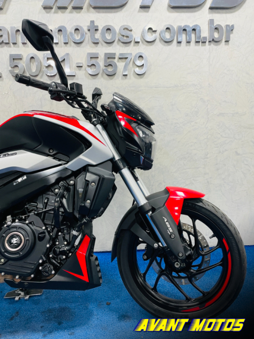 Foto Miniatura Bajaj DOMINAR D250 2025