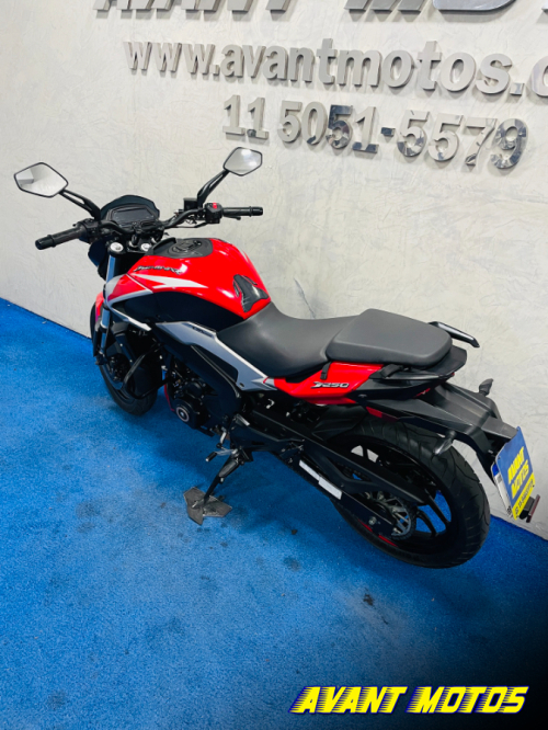 Foto Miniatura Bajaj DOMINAR D250 2025